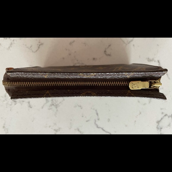 Authentic Louis Vuitton Toiletry Pouch 15 Monogram - Picture 14 of 14